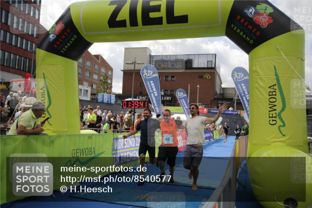 10.08.2025 - GEWOBA Citytriathlon Bremen H.Heesch http://msf.ph/oto/8540577 10.08.2025 11:43:19 Ziel 93, 169 meine-sportfotos.de