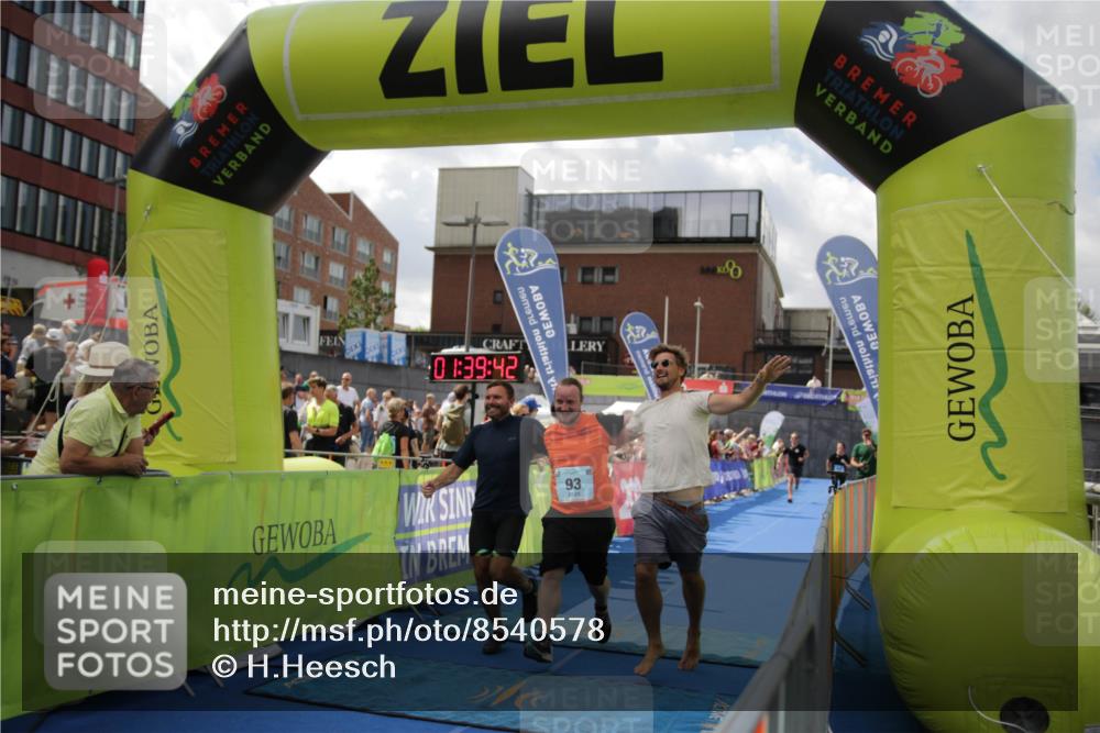 10.08.2025 - GEWOBA Citytriathlon Bremen H.Heesch http://msf.ph/oto/8540578 10.08.2025 11:43:19 Ziel 93, 169 meine-sportfotos.de