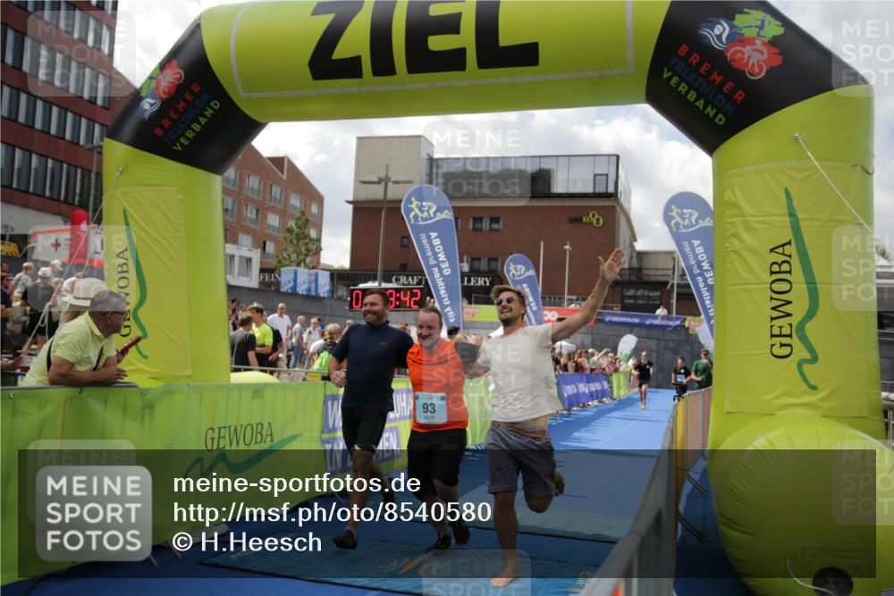 10.08.2025 - GEWOBA Citytriathlon Bremen H.Heesch http://msf.ph/oto/8540580 10.08.2025 11:43:19 Ziel 93, 169 meine-sportfotos.de