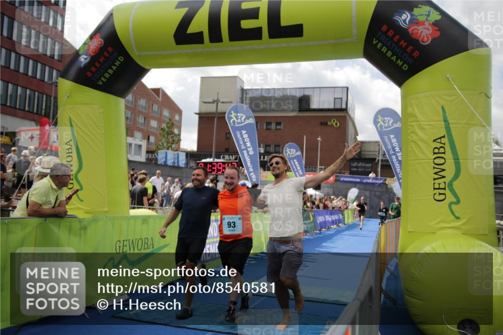 10.08.2025 - GEWOBA Citytriathlon Bremen H.Heesch http://msf.ph/oto/8540581 10.08.2025 11:43:19 Ziel 93, 169 meine-sportfotos.de