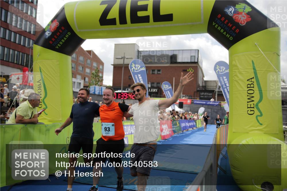 10.08.2025 - GEWOBA Citytriathlon Bremen H.Heesch http://msf.ph/oto/8540583 10.08.2025 11:43:19 Ziel 93, 169 meine-sportfotos.de