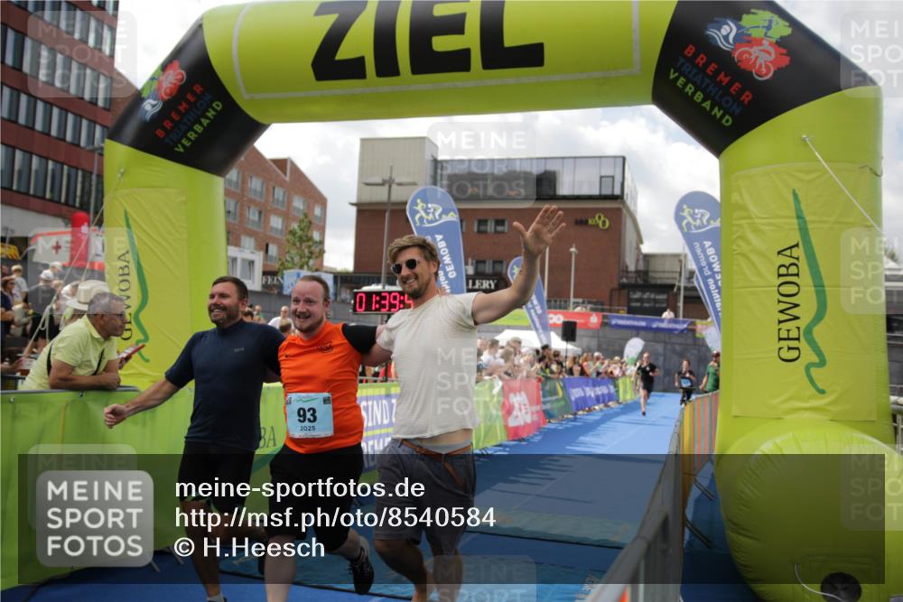 10.08.2025 - GEWOBA Citytriathlon Bremen H.Heesch http://msf.ph/oto/8540584 10.08.2025 11:43:19 Ziel 93, 169 meine-sportfotos.de