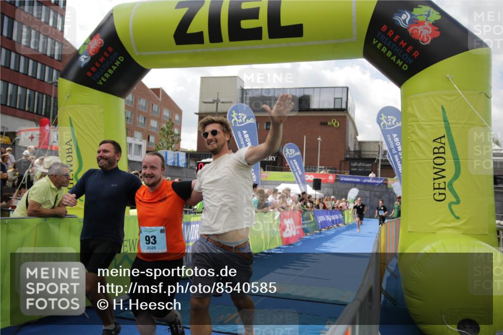 10.08.2025 - GEWOBA Citytriathlon Bremen H.Heesch http://msf.ph/oto/8540585 10.08.2025 11:43:19 Ziel 93, 169 meine-sportfotos.de