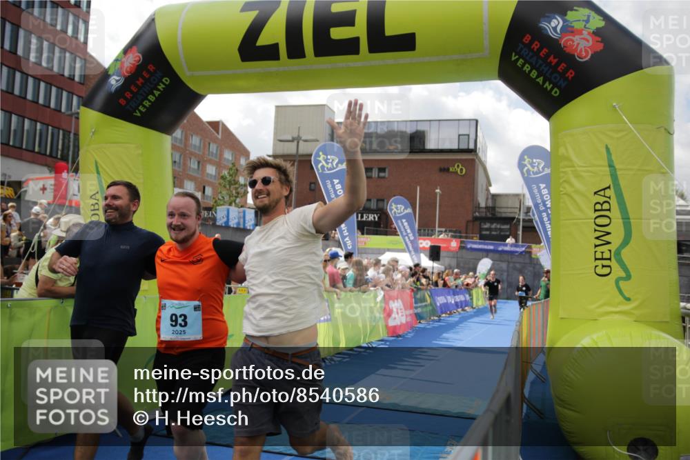 10.08.2025 - GEWOBA Citytriathlon Bremen H.Heesch http://msf.ph/oto/8540586 10.08.2025 11:43:20 Ziel 93, 169 meine-sportfotos.de