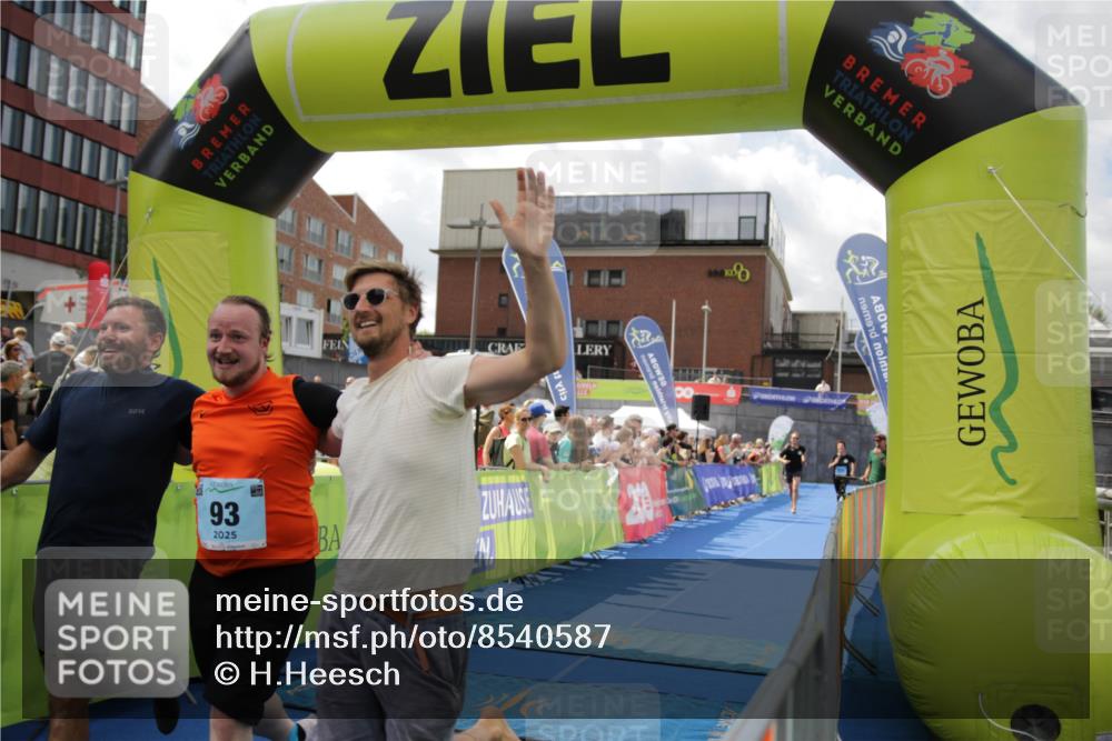 10.08.2025 - GEWOBA Citytriathlon Bremen H.Heesch http://msf.ph/oto/8540587 10.08.2025 11:43:20 Ziel 93, 169 meine-sportfotos.de