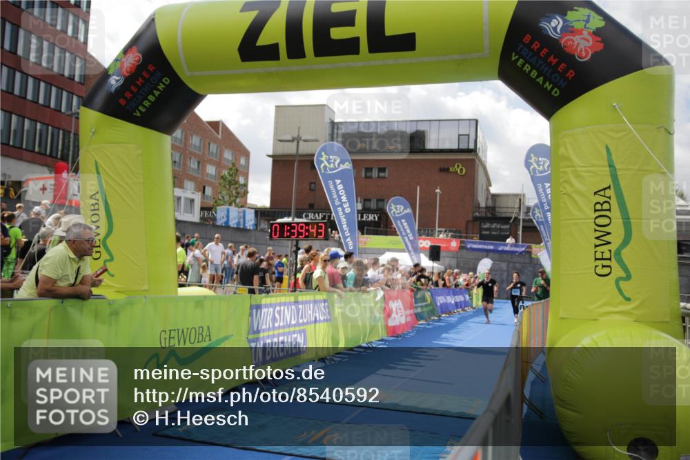 10.08.2025 - GEWOBA Citytriathlon Bremen H.Heesch http://msf.ph/oto/8540592 10.08.2025 11:43:20 Ziel 93, 169 meine-sportfotos.de