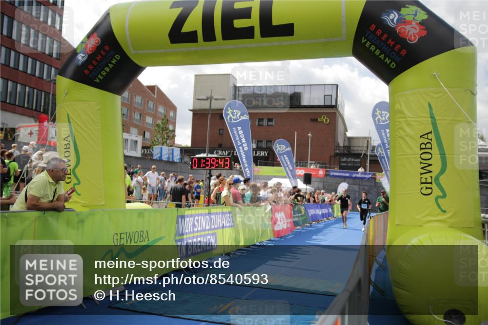 10.08.2025 - GEWOBA Citytriathlon Bremen H.Heesch http://msf.ph/oto/8540593 10.08.2025 11:43:20 Ziel 93, 169 meine-sportfotos.de