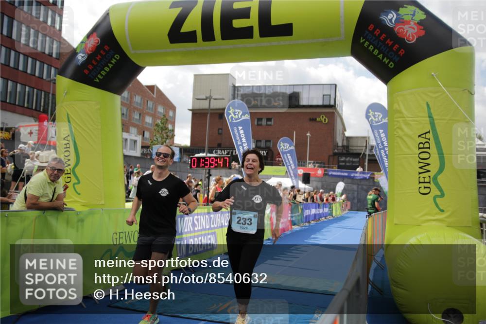10.08.2025 - GEWOBA Citytriathlon Bremen H.Heesch http://msf.ph/oto/8540632 10.08.2025 11:43:25 Ziel 93, 233 meine-sportfotos.de