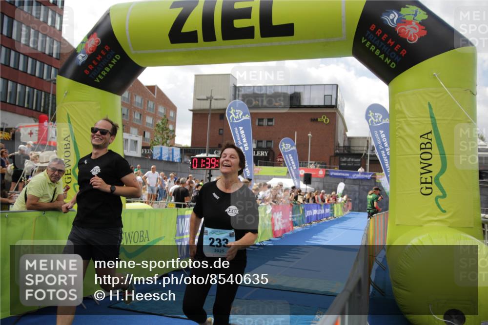 10.08.2025 - GEWOBA Citytriathlon Bremen H.Heesch http://msf.ph/oto/8540635 10.08.2025 11:43:25 Ziel 93, 233 meine-sportfotos.de