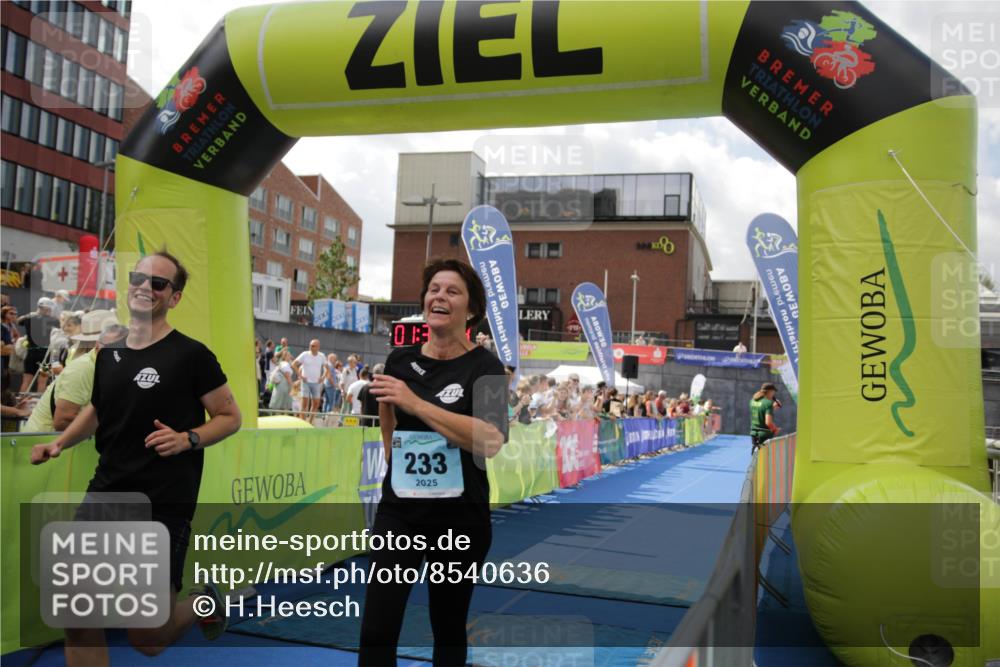 10.08.2025 - GEWOBA Citytriathlon Bremen H.Heesch http://msf.ph/oto/8540636 10.08.2025 11:43:25 Ziel 93, 233 meine-sportfotos.de