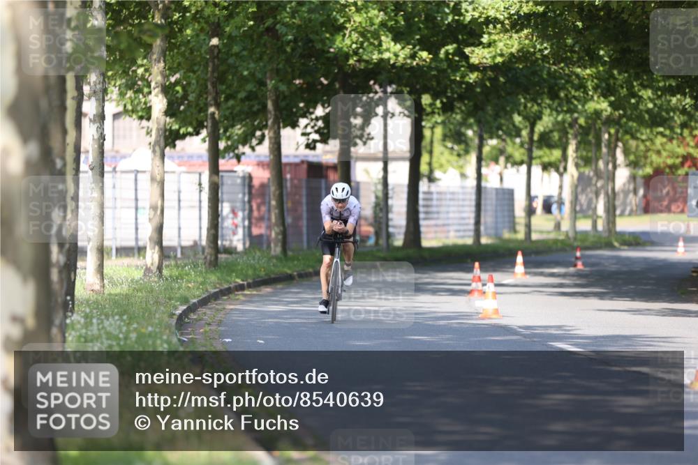 10.08.2025 - GEWOBA Citytriathlon Bremen Yannick Fuchs http://msf.ph/oto/8540639 10.08.2025 10:23:40 Radfahren 375, 391 meine-sportfotos.de