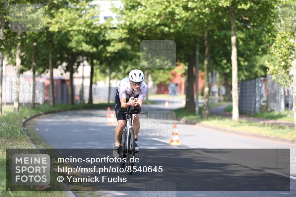 10.08.2025 - GEWOBA Citytriathlon Bremen Yannick Fuchs http://msf.ph/oto/8540645 10.08.2025 10:23:43 Radfahren 375, 391 meine-sportfotos.de