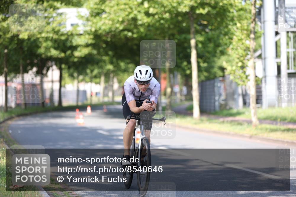 10.08.2025 - GEWOBA Citytriathlon Bremen Yannick Fuchs http://msf.ph/oto/8540646 10.08.2025 10:23:43 Radfahren 375, 391 meine-sportfotos.de