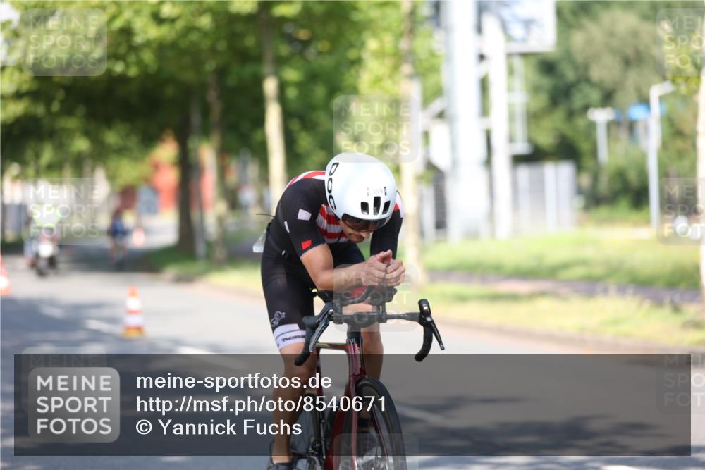 10.08.2025 - GEWOBA Citytriathlon Bremen Yannick Fuchs http://msf.ph/oto/8540671 10.08.2025 10:26:05 Radfahren 431, 507 meine-sportfotos.de