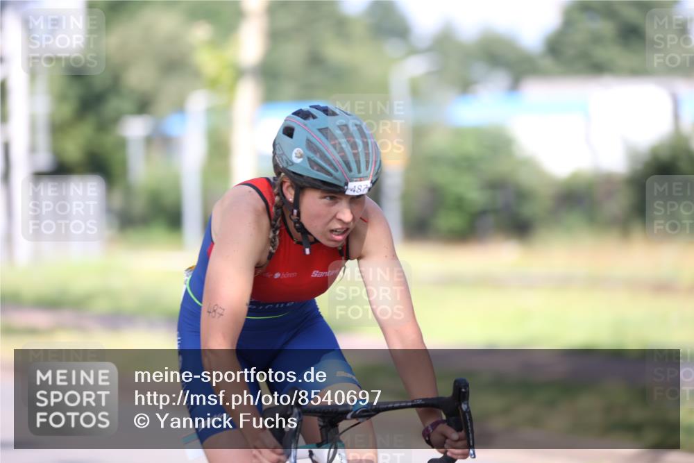 10.08.2025 - GEWOBA Citytriathlon Bremen Yannick Fuchs http://msf.ph/oto/8540697 10.08.2025 10:26:49 Radfahren  meine-sportfotos.de