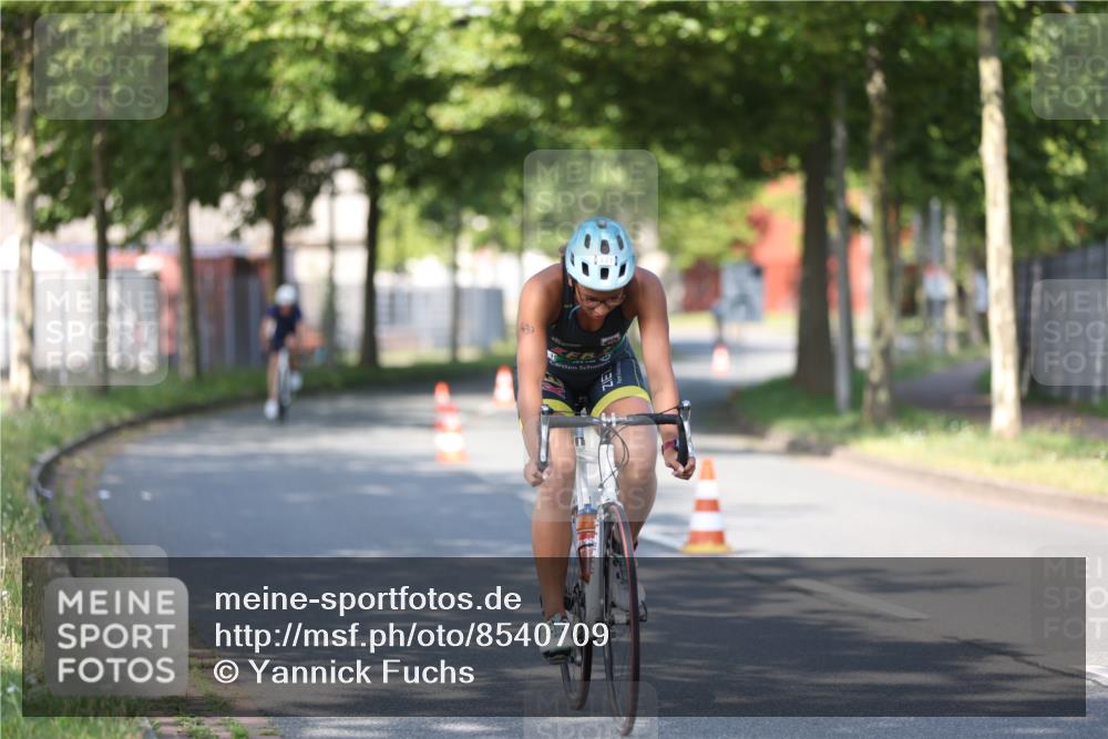 10.08.2025 - GEWOBA Citytriathlon Bremen Yannick Fuchs http://msf.ph/oto/8540709 10.08.2025 10:27:39 Radfahren 351, 422 meine-sportfotos.de