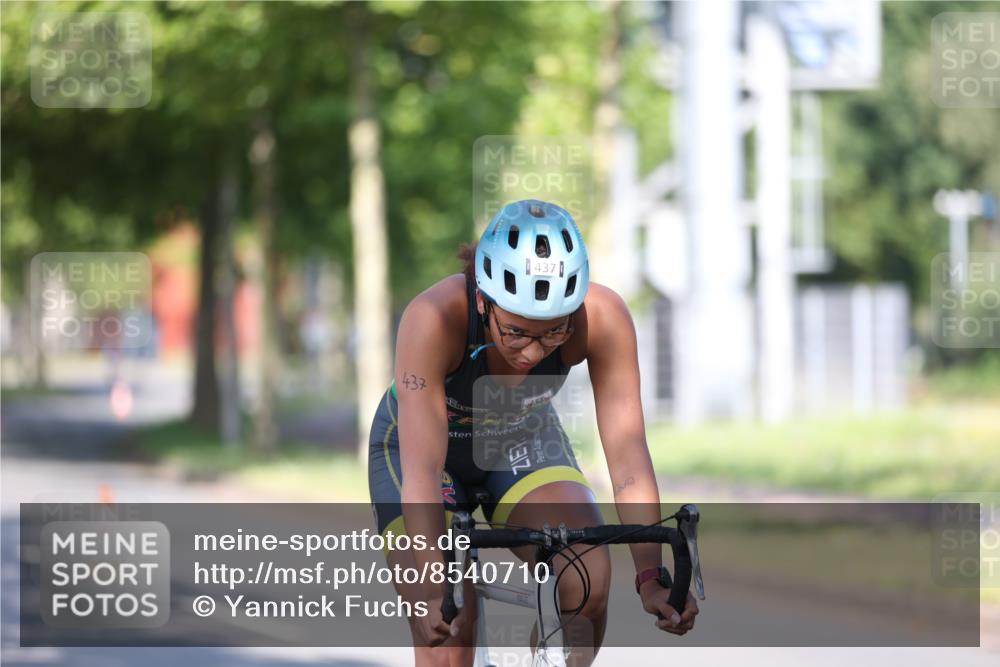 10.08.2025 - GEWOBA Citytriathlon Bremen Yannick Fuchs http://msf.ph/oto/8540710 10.08.2025 10:27:40 Radfahren 351, 422 meine-sportfotos.de