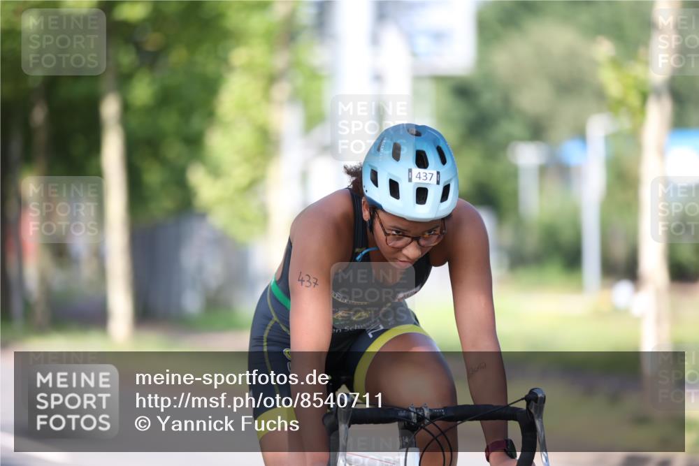 10.08.2025 - GEWOBA Citytriathlon Bremen Yannick Fuchs http://msf.ph/oto/8540711 10.08.2025 10:27:40 Radfahren 351, 422 meine-sportfotos.de