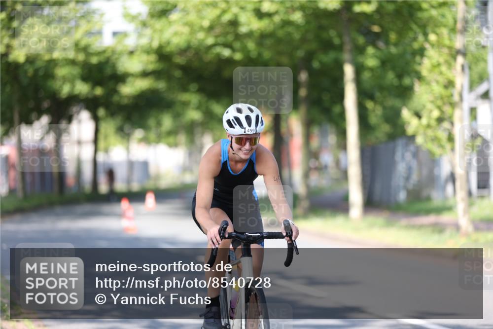 10.08.2025 - GEWOBA Citytriathlon Bremen Yannick Fuchs http://msf.ph/oto/8540728 10.08.2025 10:29:09 Radfahren 412, 424, 510 meine-sportfotos.de
