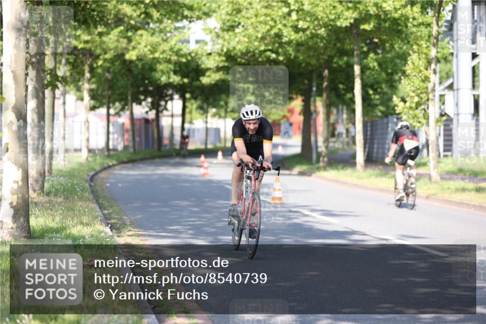 10.08.2025 - GEWOBA Citytriathlon Bremen Yannick Fuchs http://msf.ph/oto/8540739 10.08.2025 10:29:26 Radfahren 386, 412, 509, 510 meine-sportfotos.de