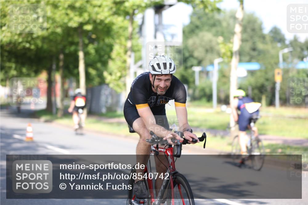 10.08.2025 - GEWOBA Citytriathlon Bremen Yannick Fuchs http://msf.ph/oto/8540742 10.08.2025 10:29:27 Radfahren 386, 509, 510 meine-sportfotos.de