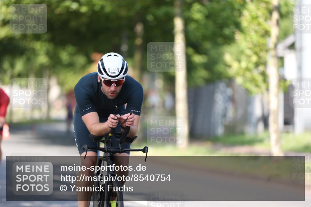 10.08.2025 - GEWOBA Citytriathlon Bremen Yannick Fuchs http://msf.ph/oto/8540754 10.08.2025 10:29:42 Radfahren  meine-sportfotos.de