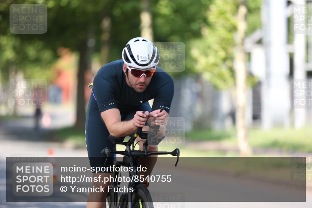 10.08.2025 - GEWOBA Citytriathlon Bremen Yannick Fuchs http://msf.ph/oto/8540755 10.08.2025 10:29:42 Radfahren  meine-sportfotos.de