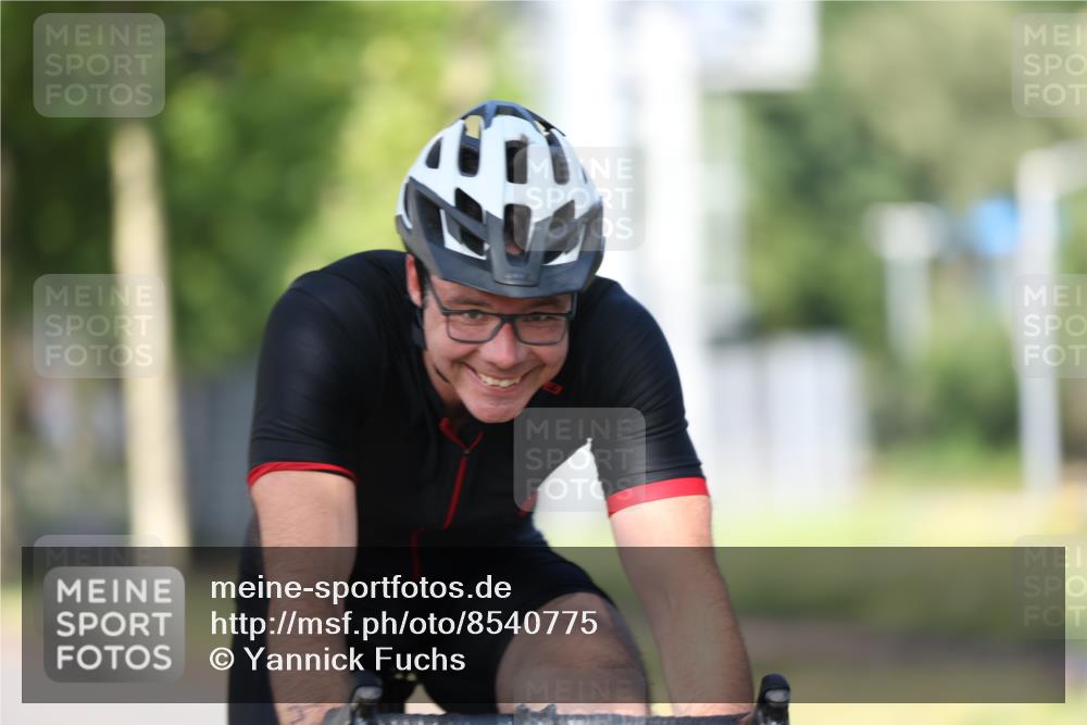 10.08.2025 - GEWOBA Citytriathlon Bremen Yannick Fuchs http://msf.ph/oto/8540775 10.08.2025 10:30:19 Radfahren 377, 433, 441 meine-sportfotos.de