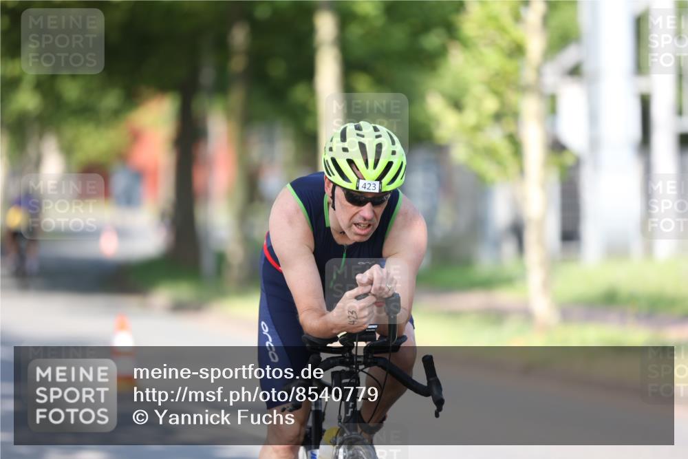 10.08.2025 - GEWOBA Citytriathlon Bremen Yannick Fuchs http://msf.ph/oto/8540779 10.08.2025 10:30:21 Radfahren 377, 433, 441 meine-sportfotos.de