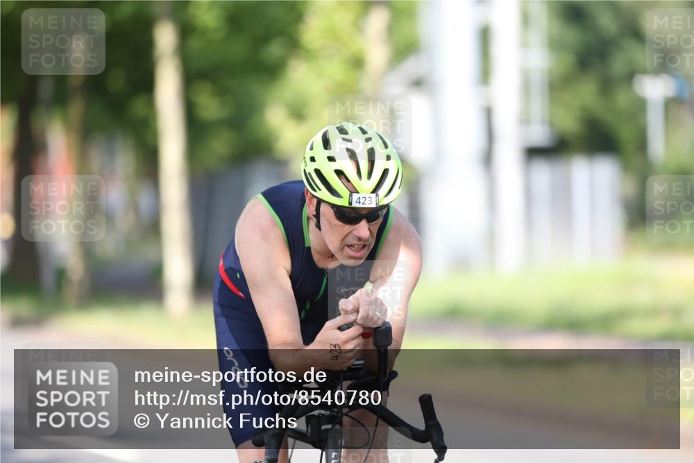 10.08.2025 - GEWOBA Citytriathlon Bremen Yannick Fuchs http://msf.ph/oto/8540780 10.08.2025 10:30:21 Radfahren 377, 433, 441 meine-sportfotos.de