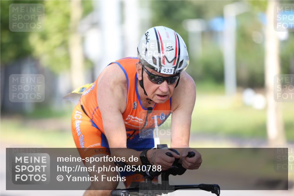 10.08.2025 - GEWOBA Citytriathlon Bremen Yannick Fuchs http://msf.ph/oto/8540788 10.08.2025 10:30:30 Radfahren 377, 441, 471 meine-sportfotos.de