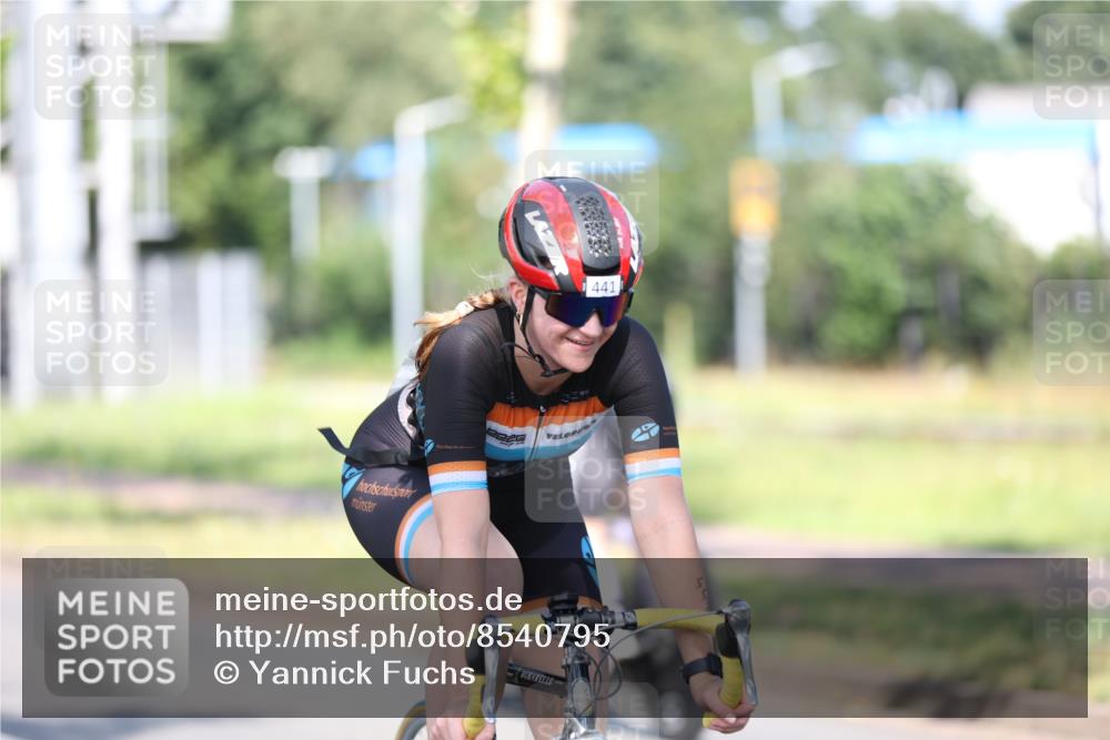 10.08.2025 - GEWOBA Citytriathlon Bremen Yannick Fuchs http://msf.ph/oto/8540795 10.08.2025 10:30:45 Radfahren 353, 376, 471, 476 meine-sportfotos.de