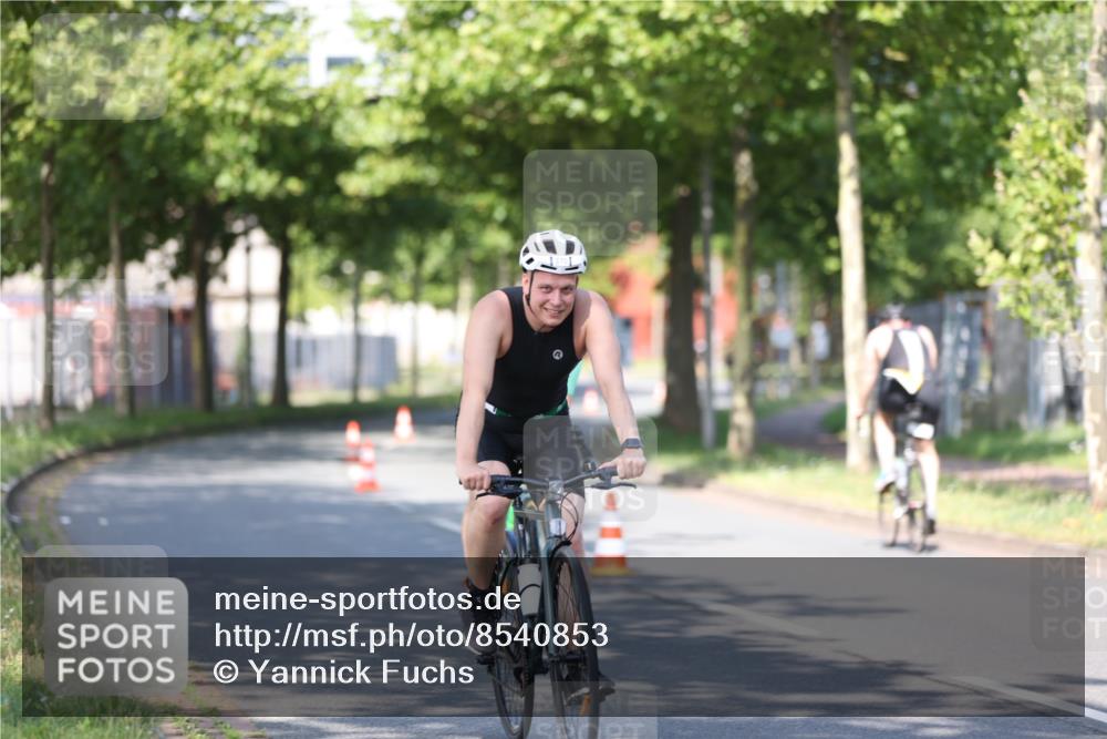 10.08.2025 - GEWOBA Citytriathlon Bremen Yannick Fuchs http://msf.ph/oto/8540853 10.08.2025 10:32:15 Radfahren 205, 354, 408, 508 meine-sportfotos.de