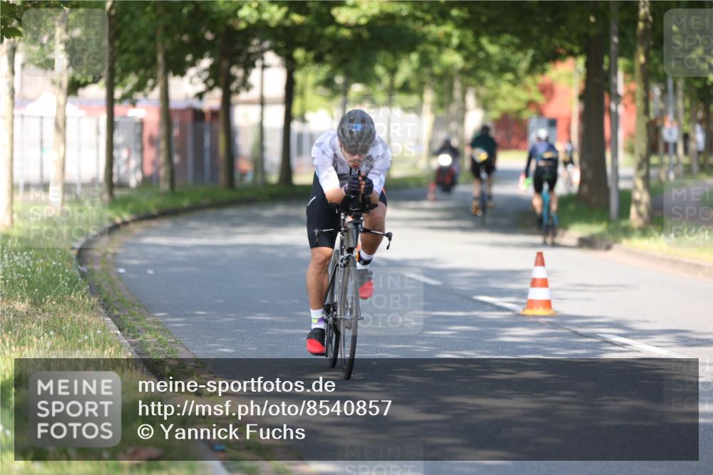 10.08.2025 - GEWOBA Citytriathlon Bremen Yannick Fuchs http://msf.ph/oto/8540857 10.08.2025 10:32:24 Radfahren 354, 406, 408, 426, 432, 473, 508 meine-sportfotos.de