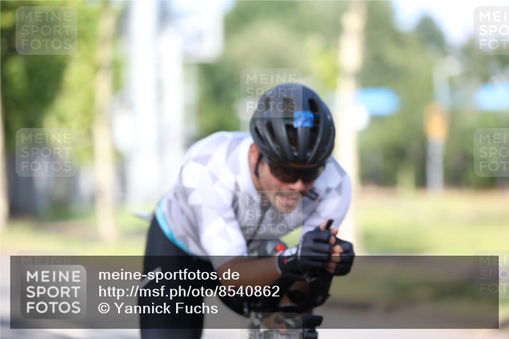 10.08.2025 - GEWOBA Citytriathlon Bremen Yannick Fuchs http://msf.ph/oto/8540862 10.08.2025 10:32:25 Radfahren 354, 406, 408, 426, 432, 473, 502, 508 meine-sportfotos.de