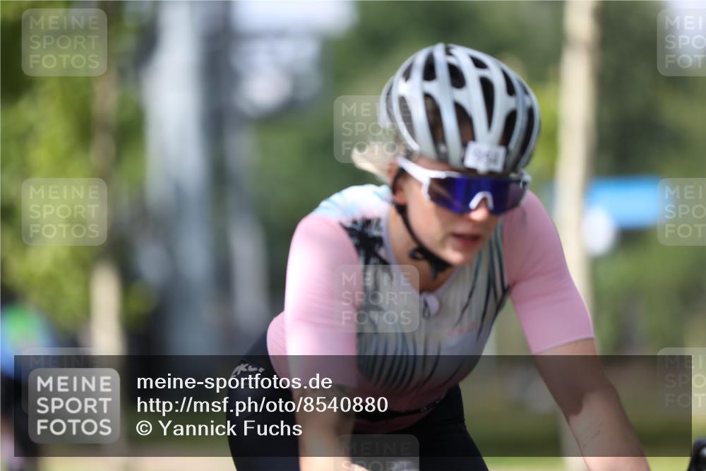 10.08.2025 - GEWOBA Citytriathlon Bremen Yannick Fuchs http://msf.ph/oto/8540880 10.08.2025 12:43:56 Radfahren 608, 907, 908, 954, 1012, 1036 meine-sportfotos.de