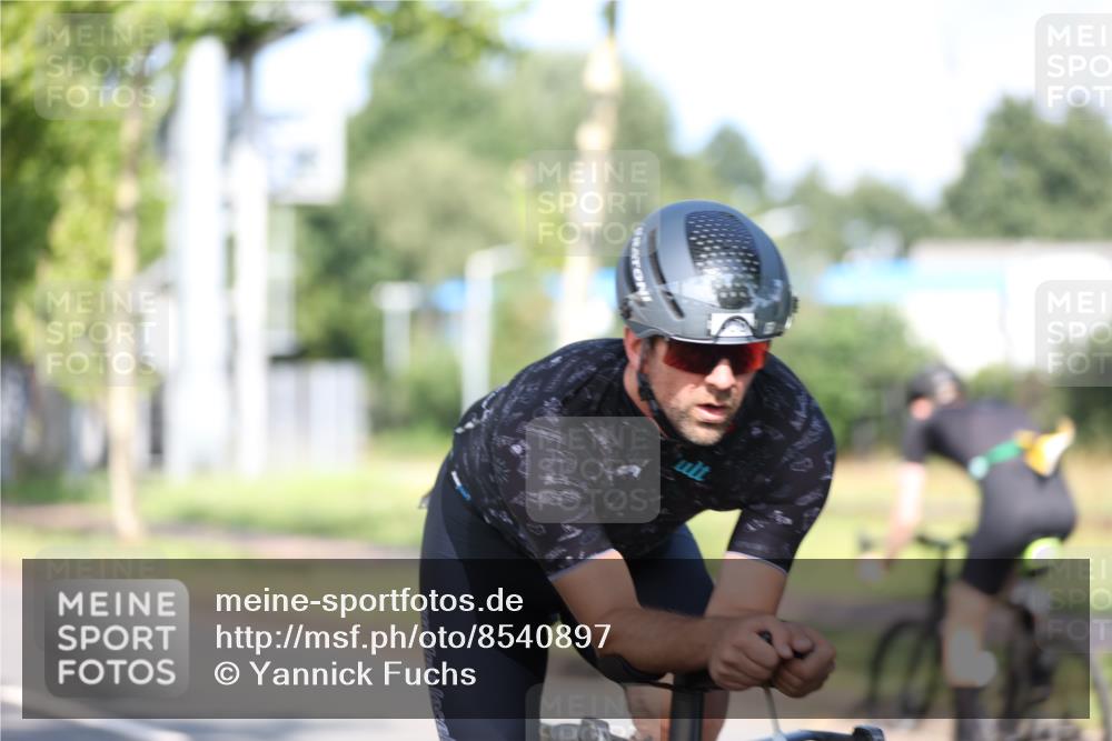 10.08.2025 - GEWOBA Citytriathlon Bremen Yannick Fuchs http://msf.ph/oto/8540897 10.08.2025 10:32:41 Radfahren 349, 371, 384, 406, 426, 432, 473, 483, 502 meine-sportfotos.de