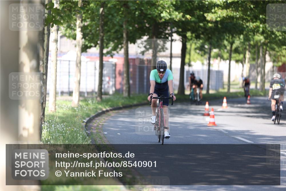 10.08.2025 - GEWOBA Citytriathlon Bremen Yannick Fuchs http://msf.ph/oto/8540901 10.08.2025 10:32:42 Radfahren 349, 371, 384, 406, 426, 432, 473, 483, 502 meine-sportfotos.de