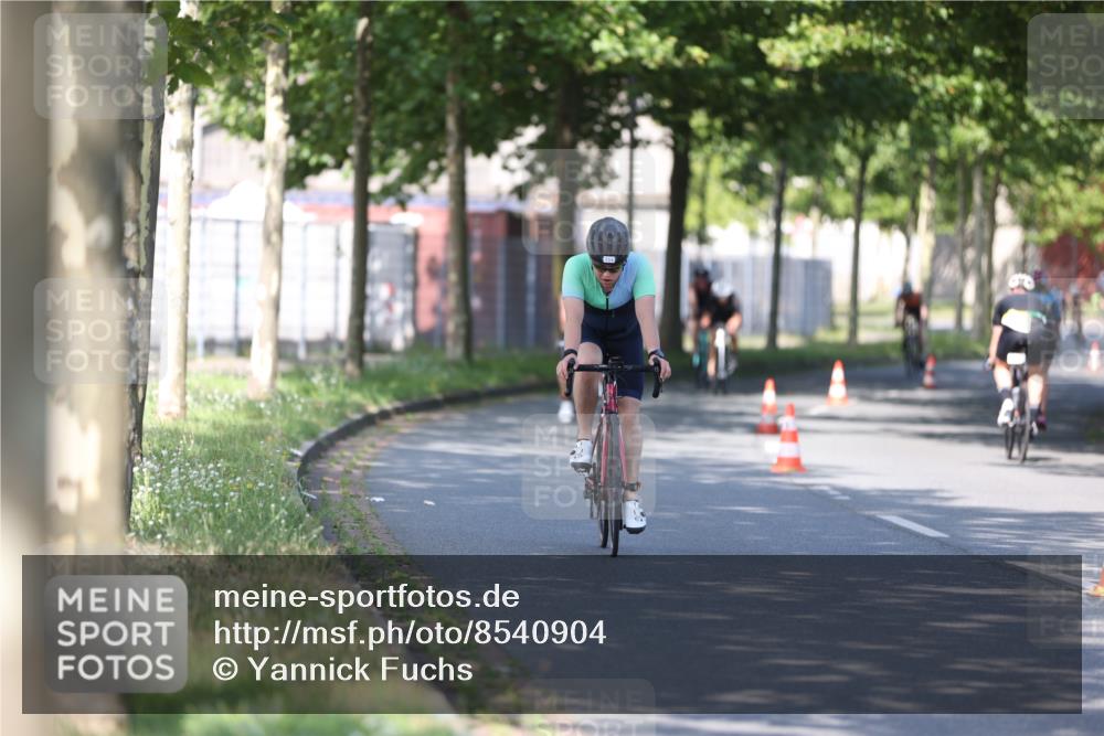10.08.2025 - GEWOBA Citytriathlon Bremen Yannick Fuchs http://msf.ph/oto/8540904 10.08.2025 10:32:42 Radfahren 349, 371, 384, 406, 426, 432, 473, 483, 502 meine-sportfotos.de