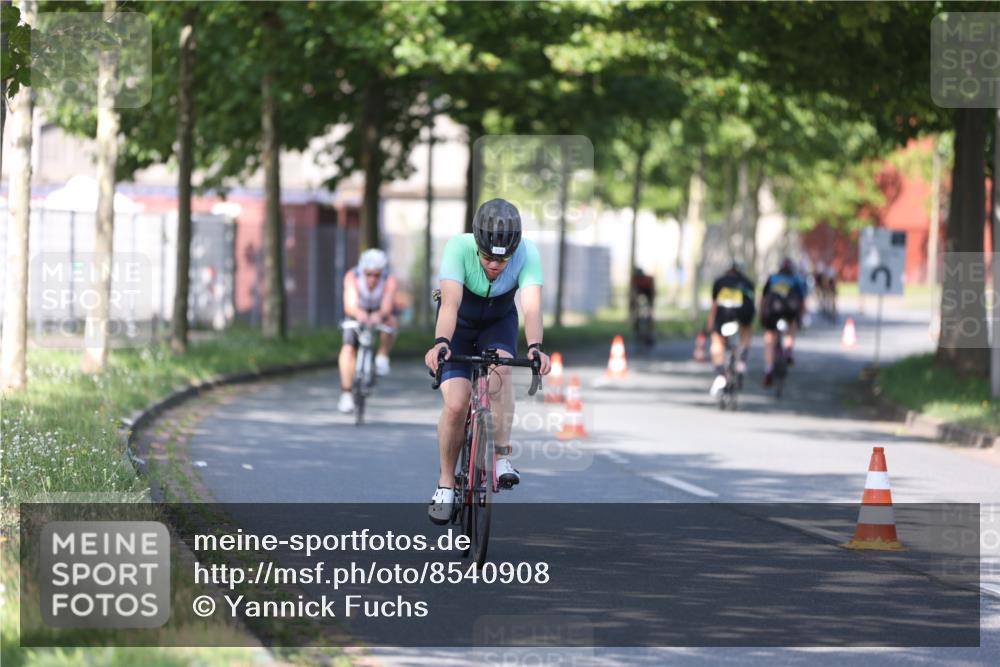 10.08.2025 - GEWOBA Citytriathlon Bremen Yannick Fuchs http://msf.ph/oto/8540908 10.08.2025 10:32:43 Radfahren 349, 371, 384, 406, 426, 432, 473, 483, 502 meine-sportfotos.de