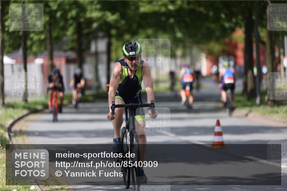 10.08.2025 - GEWOBA Citytriathlon Bremen Yannick Fuchs http://msf.ph/oto/8540909 10.08.2025 12:44:07 Radfahren 608, 661, 693, 703, 731, 908, 954, 1036 meine-sportfotos.de