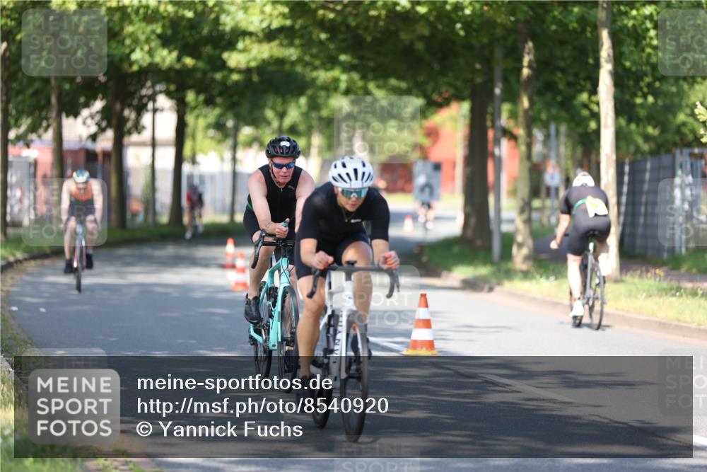 10.08.2025 - GEWOBA Citytriathlon Bremen Yannick Fuchs http://msf.ph/oto/8540920 10.08.2025 10:32:49 Radfahren 349, 355, 371, 384, 390, 483, 502 meine-sportfotos.de