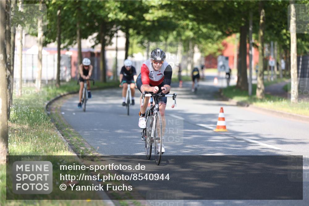 10.08.2025 - GEWOBA Citytriathlon Bremen Yannick Fuchs http://msf.ph/oto/8540944 10.08.2025 10:32:57 Radfahren 355, 371, 384, 390, 430 meine-sportfotos.de