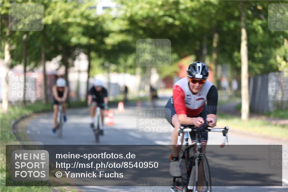 10.08.2025 - GEWOBA Citytriathlon Bremen Yannick Fuchs http://msf.ph/oto/8540950 10.08.2025 10:32:57 Radfahren 355, 371, 384, 390, 430 meine-sportfotos.de