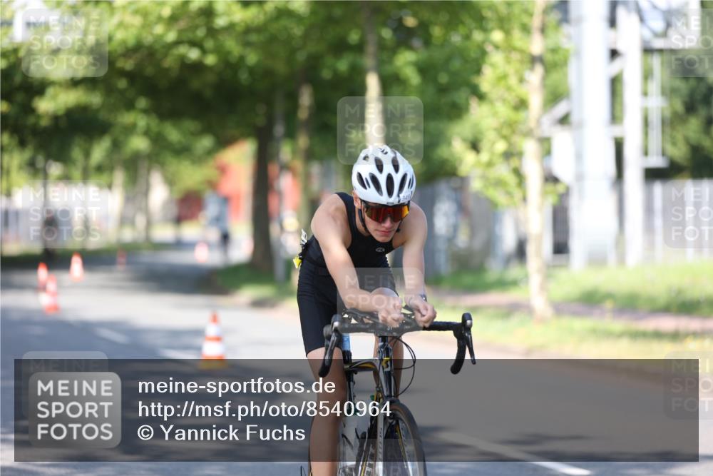 10.08.2025 - GEWOBA Citytriathlon Bremen Yannick Fuchs http://msf.ph/oto/8540964 10.08.2025 10:33:00 Radfahren 355, 371, 384, 390, 430 meine-sportfotos.de