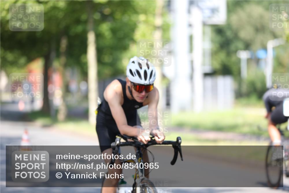 10.08.2025 - GEWOBA Citytriathlon Bremen Yannick Fuchs http://msf.ph/oto/8540965 10.08.2025 10:33:00 Radfahren 355, 371, 384, 390, 430 meine-sportfotos.de