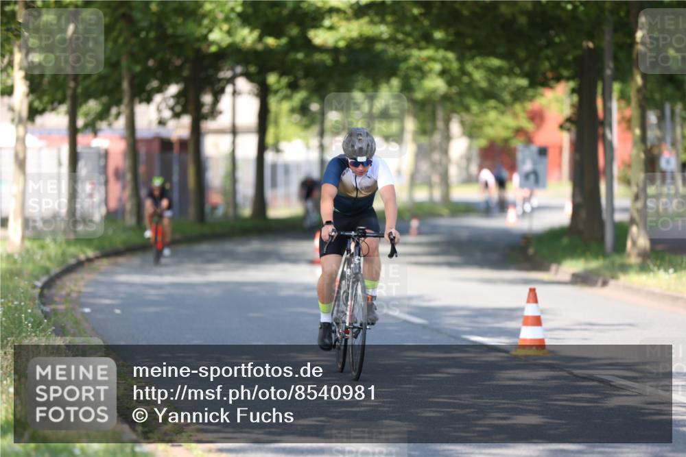 10.08.2025 - GEWOBA Citytriathlon Bremen Yannick Fuchs http://msf.ph/oto/8540981 10.08.2025 10:33:40 Radfahren 81, 127, 350, 394, 400, 428, 479, 491, 504 meine-sportfotos.de