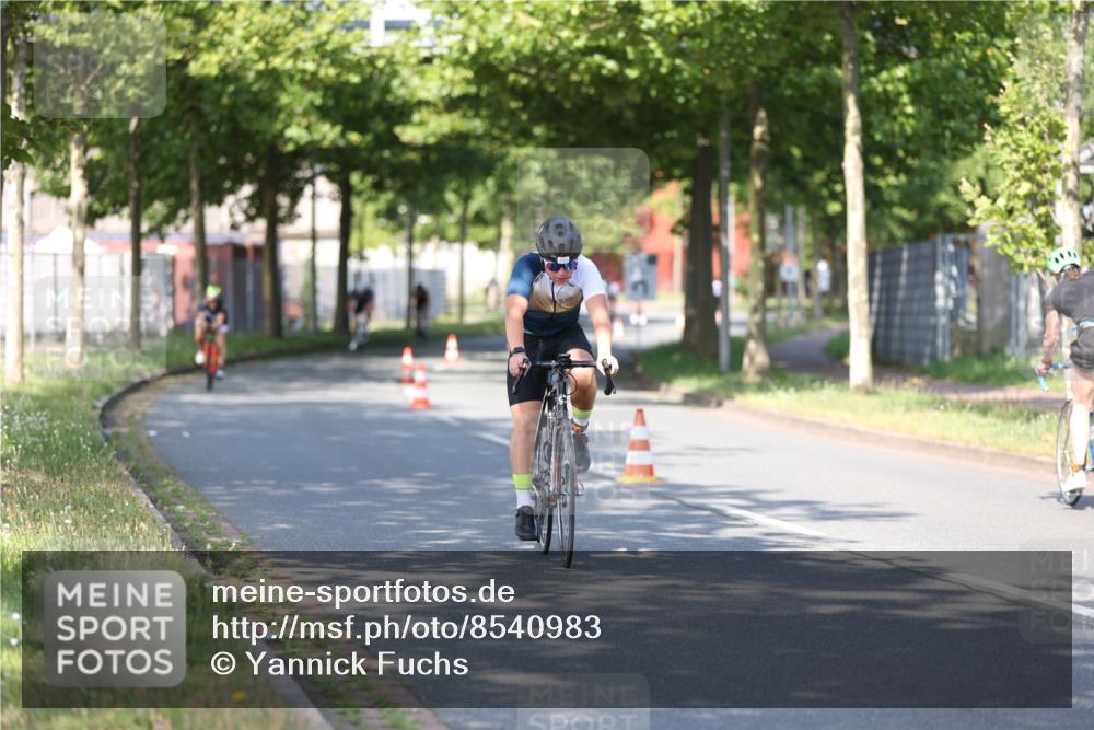 10.08.2025 - GEWOBA Citytriathlon Bremen Yannick Fuchs http://msf.ph/oto/8540983 10.08.2025 10:33:41 Radfahren 81, 127, 151, 245, 350, 394, 400, 428, 479, 491, 504 meine-sportfotos.de