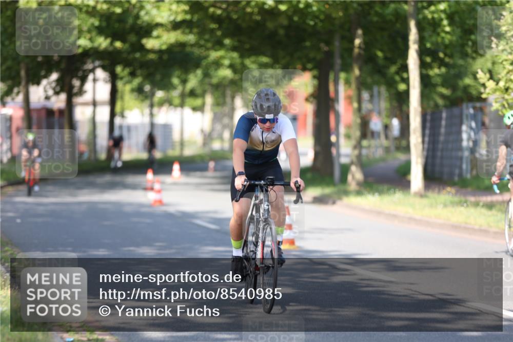 10.08.2025 - GEWOBA Citytriathlon Bremen Yannick Fuchs http://msf.ph/oto/8540985 10.08.2025 10:33:41 Radfahren 81, 127, 151, 245, 350, 394, 400, 428, 479, 491, 504 meine-sportfotos.de