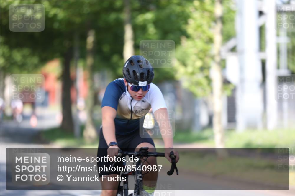 10.08.2025 - GEWOBA Citytriathlon Bremen Yannick Fuchs http://msf.ph/oto/8540987 10.08.2025 10:33:41 Radfahren 81, 127, 151, 245, 350, 394, 400, 428, 479, 491, 504 meine-sportfotos.de